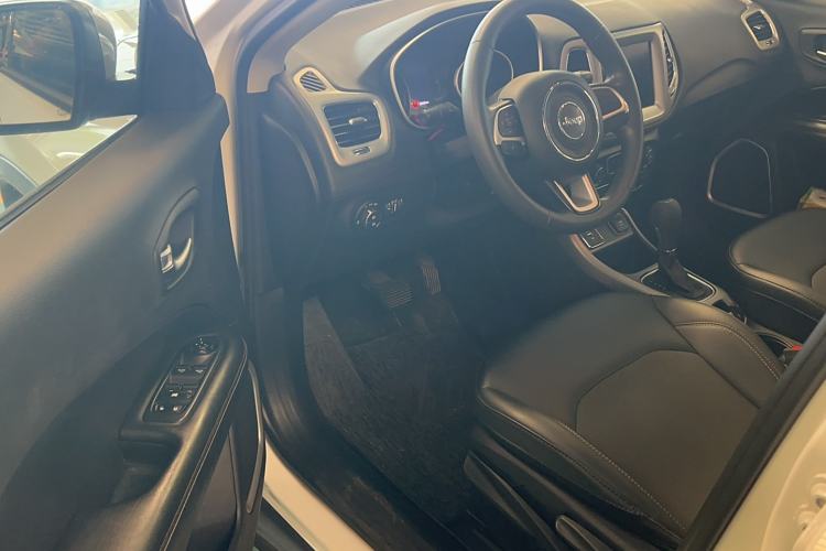 Used  Compass 2019 220T Automatic Enjoyment Version
