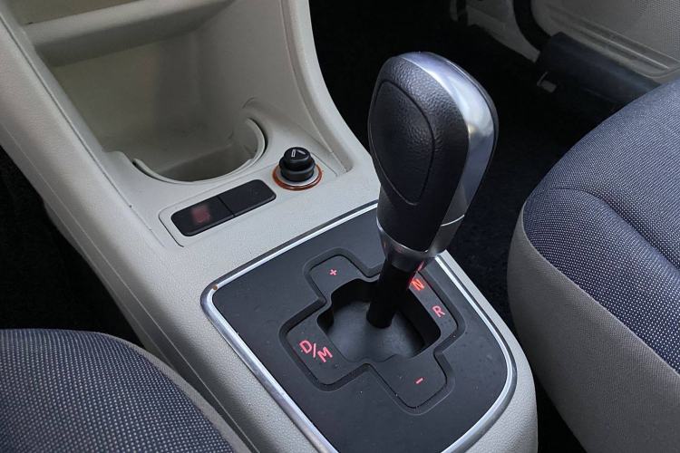 Used Volkswagen up! 2015 1.0L move up!
