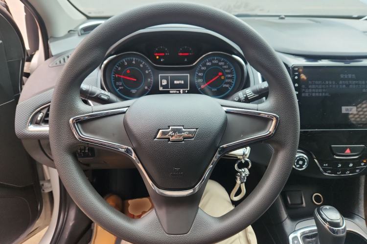 Used Chevrolet Cruze 2017 1.5L Automatic Pioneer Sunroof Edition
