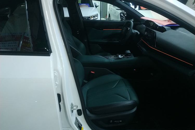 Used Changan UNI-V iDD 2024 Blue Whale Smart Electric iDD 136km ZhiKu Model