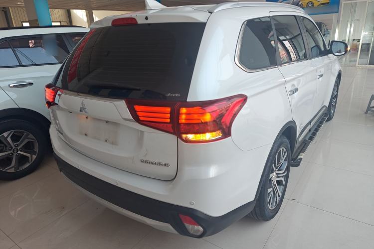 Used Mitsubishi Outlander 2018 2.4L 4x4 Luxury Edition 7-Seater