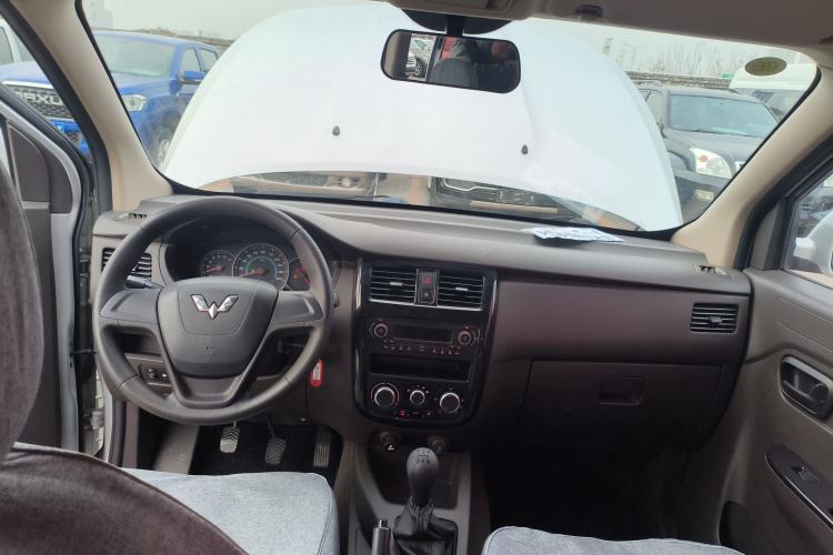 Used Wuling Rongguang V 2016 1.5L Standard Version
