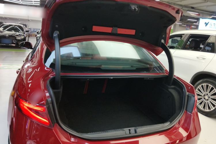 Used Alfa Romeo Giulia 2017 2.0T 200HP Luxury Edition
