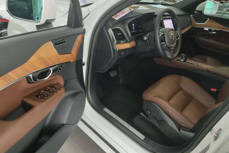 Used Volvo XC90 2023 B5 SmartDrive Luxury Edition 5 Seats
