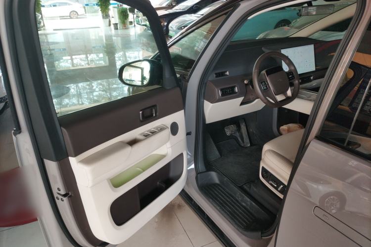 Used Li Auto MEGA 2024 Ultra Model
