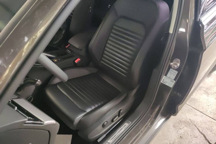 Used Volkswagen Magotan 2017 330TSI DSG Leading Model
