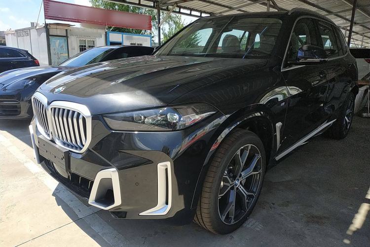 Used BMW X5 2023 xDrive 30Li Luxury M Sport Package
