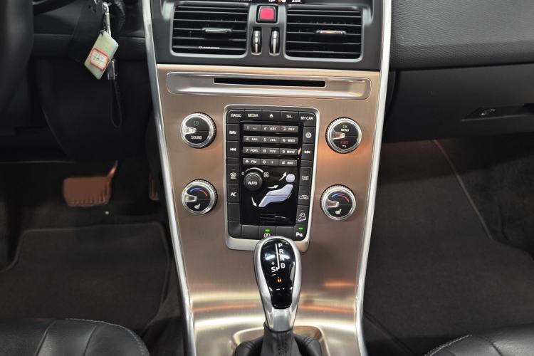 Used Volvo XC60 2017 T5 AWD Smart Upgrade Edition
