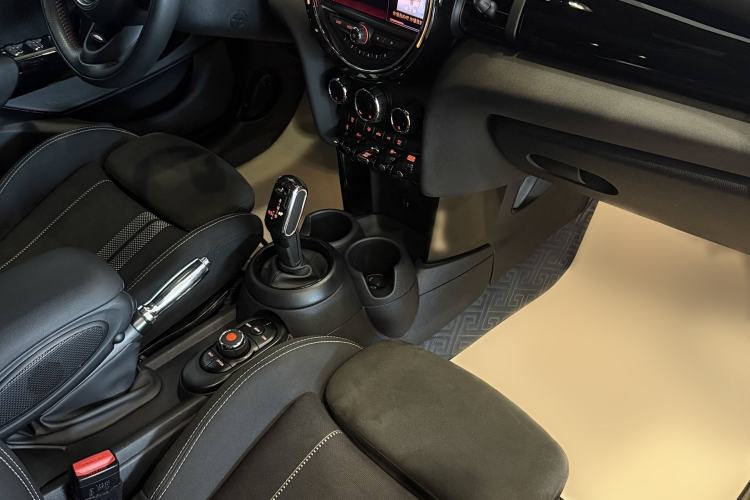 Used  MINI 2019 1.5T COOPER Artist Five-Door Edition
