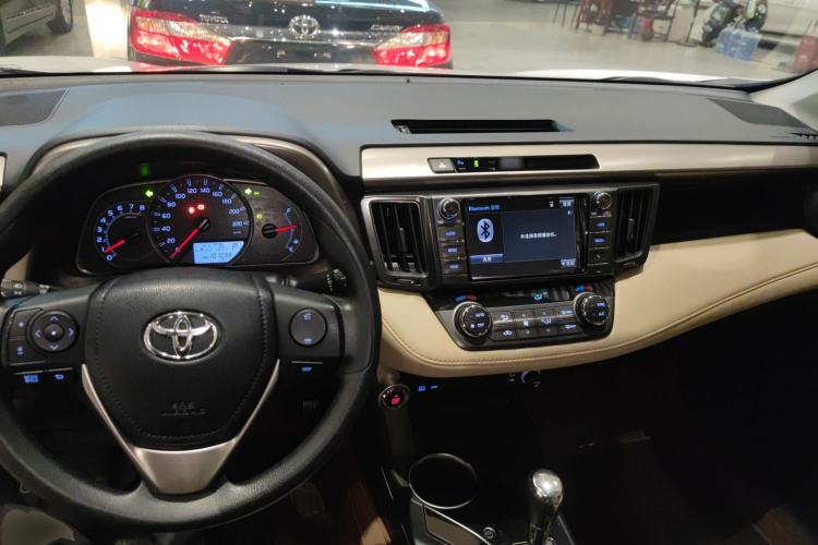 Used Toyota RAV4 2015 2.0L CVT Two-Wheel Drive Fashion Edition