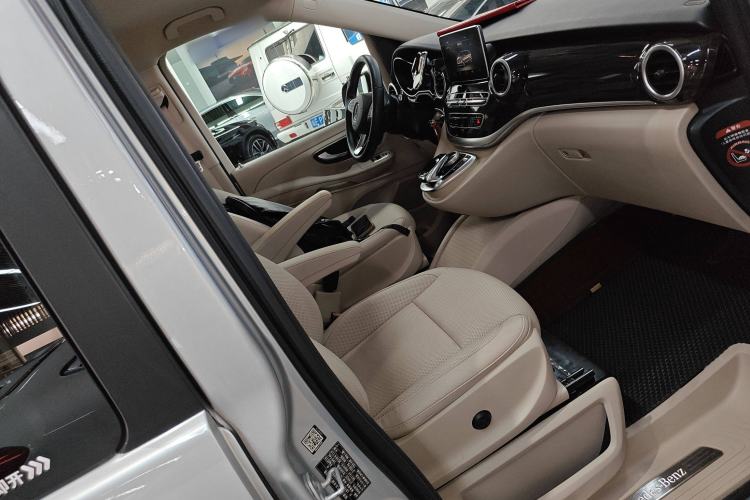 Used Mercedes-Benz V-Class 2018 V 260 Avantgarde Edition China VI