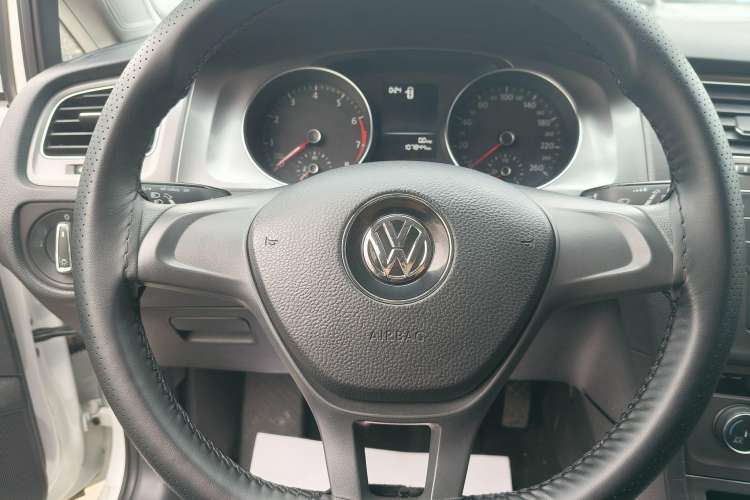 Used Volkswagen Golf 2016 1.6L Manual Fashion Edition
