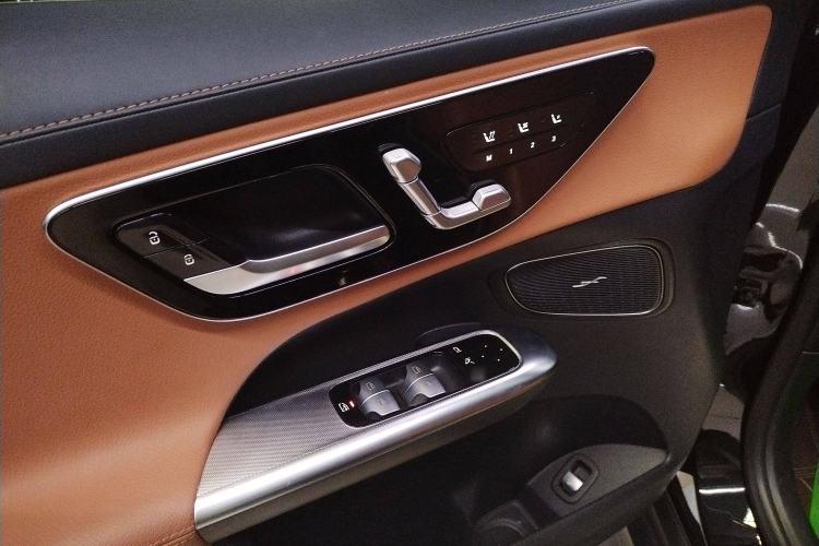 Used Mercedes-Benz GLC 2023 GLC 260 L 4MATIC Luxury Model 5 Seats
