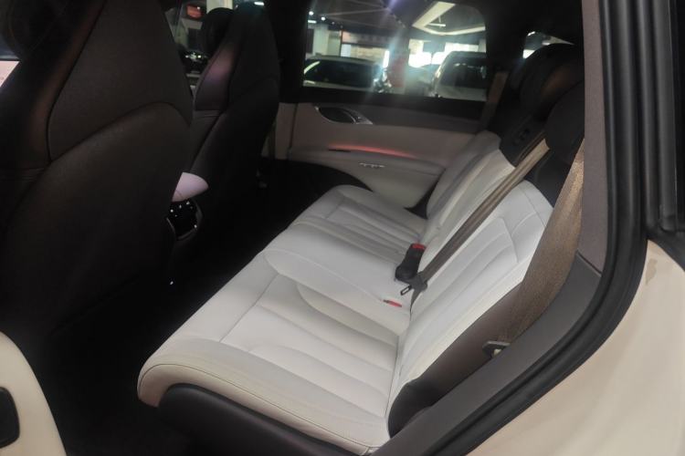 Used  LS7 2023 77 kWh Urban Fit Pro Rear-Wheel Drive Version
