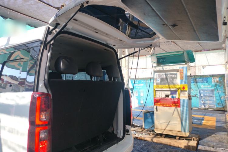 Used Jinbei Gold Hiace 2023 1.5L Passenger Van Travel Lion 9-Seater with Central Air Conditioning