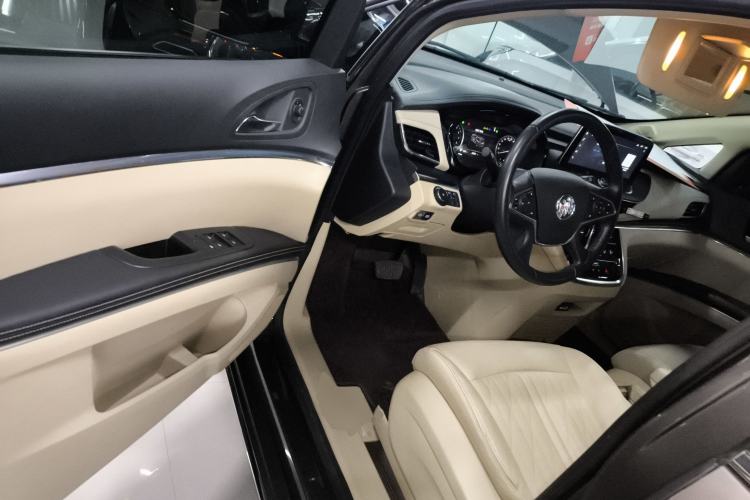 Used Buick GL8 2023 Facelifted Land Cruiser Executive Luxury Version
