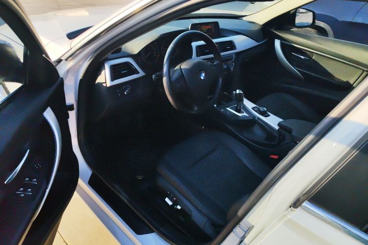 Used BMW 3 Series 2016 320Li Ambition Model
