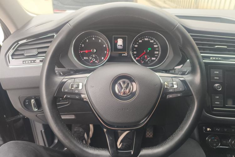 Used Volkswagen Tiguan L 2019 330TSI Automatic Two-Wheel Drive Smart Luxury Version China V Emission Standard
