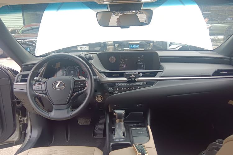Used Lexus ES 2020 200 Excellence Edition
