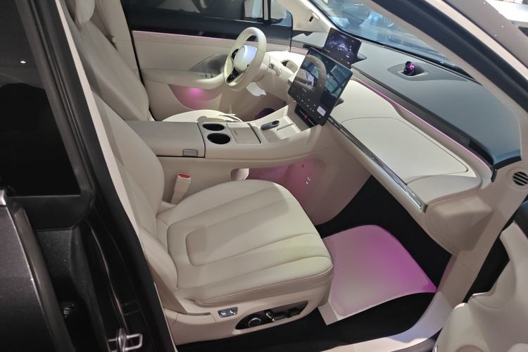 Used Hima Luxeed R7 2024 All-Electric 802 km Max
