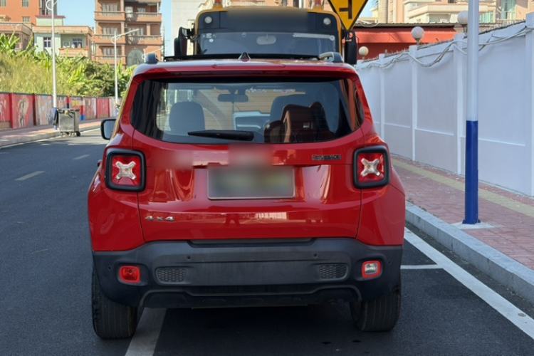 Used  Renegade 2019 220T Automatic Leading Edition
