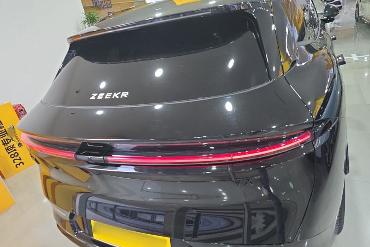 Used Zeekr 7X 2025 100 kWh Long-Range Rear-Wheel Drive with Intelligent Driving Features