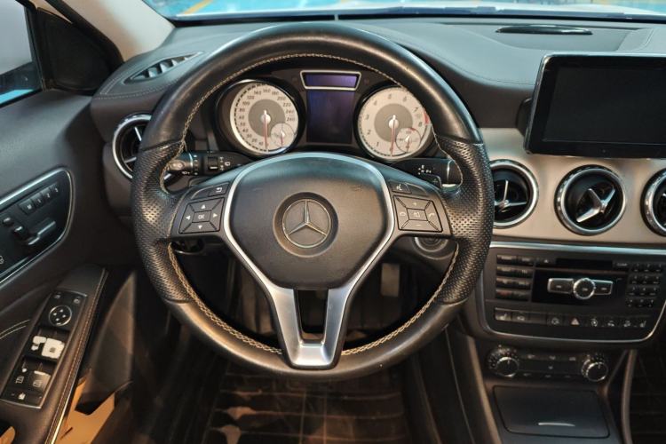 Used Mercedes-Benz GLA 2015 GLA 220 4MATIC Fashion Model