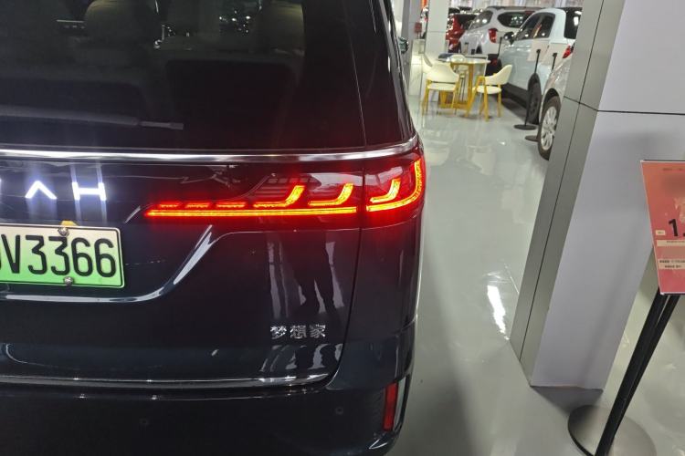 Used VOYAH Dream 2025 EV Four-Wheel Drive Flagship Kunpeng Edition