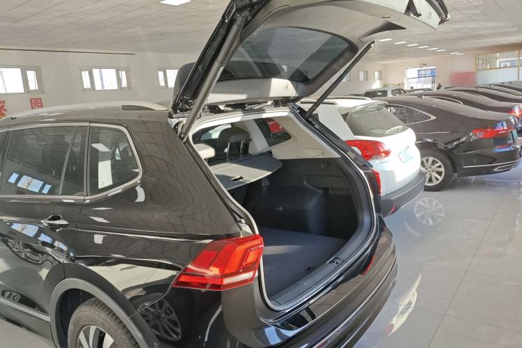 Used Volkswagen Tiguan L 2024 Outstanding Model 330TSI Automatic Two-Wheel Drive R-Line Dragon Glory Edition
