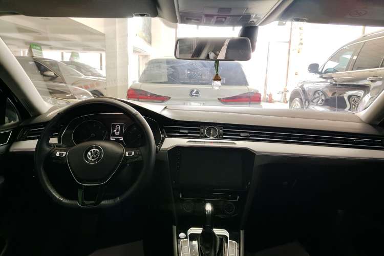 Used Volkswagen Magotan 2018 330TSI DSG Advanced Model
