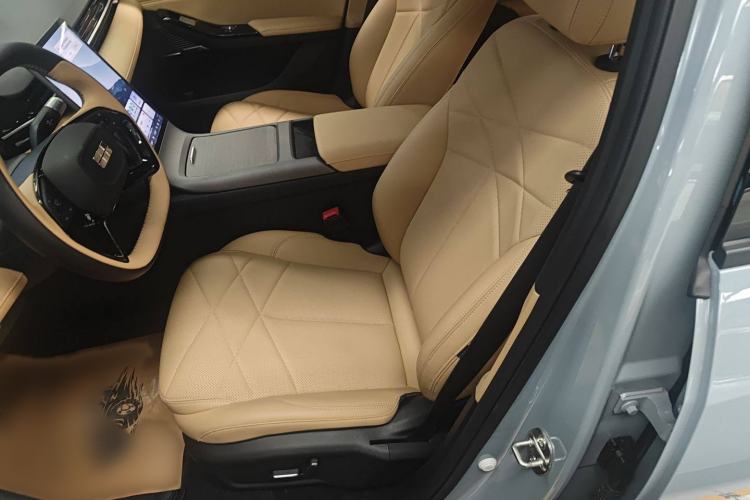 Used  L6 2023 125km MAX
