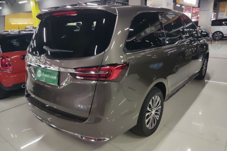 Used Buick GL8 2023 Facelifted Land Cruiser Executive Luxury Version
