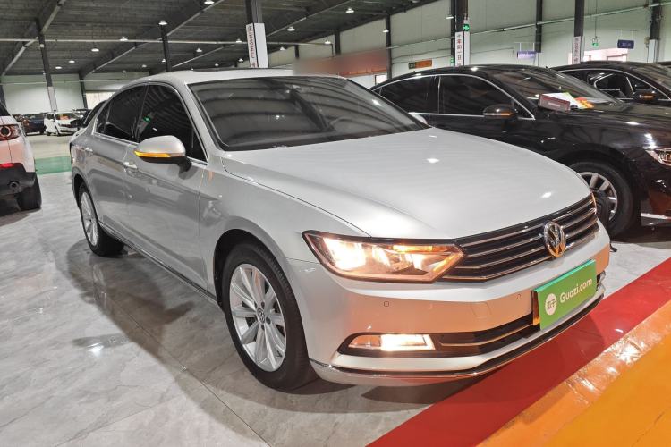 Used Volkswagen Magotan 2017 330TSI DSG Leading Model
