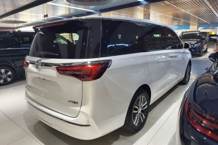 Used Buick GL8 2022 ES Landtrek 653T Luxury Edition
