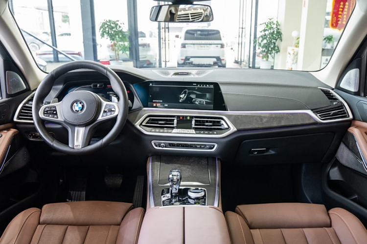 Used BMW X5 2021 xDrive40i Luxury Model with M Sport Package
