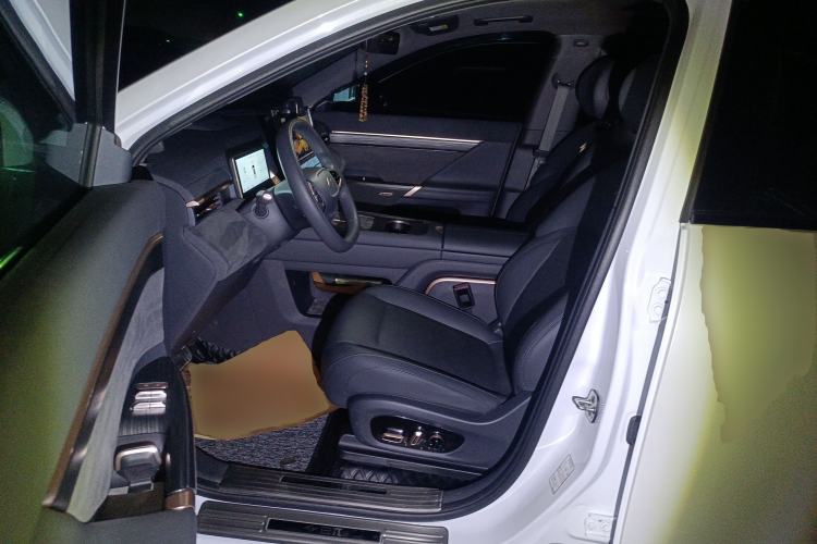 Used  eπ008 2024 210Max Range-Extended Version 6 Seats
