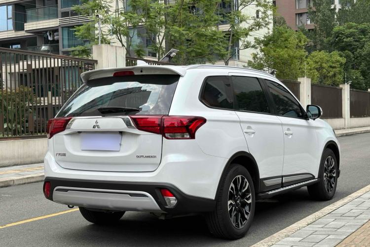 Used Mitsubishi Outlander 2019 2.0L Two-Wheel Drive Comfort Edition 5 Seats China V Standard
