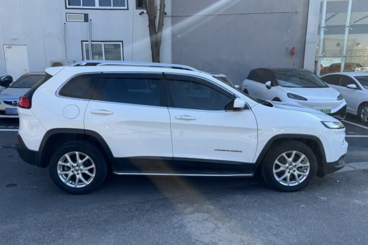 Used  Cherokee 2017 2.0L Superior Edition
