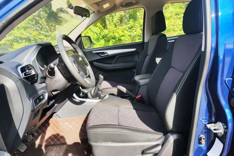 Used Isuzu JLM 2022 2.4T Classic Gasoline Two-Wheel-Drive Comfort Version with Extended Wheelbase – 4K22D4T
