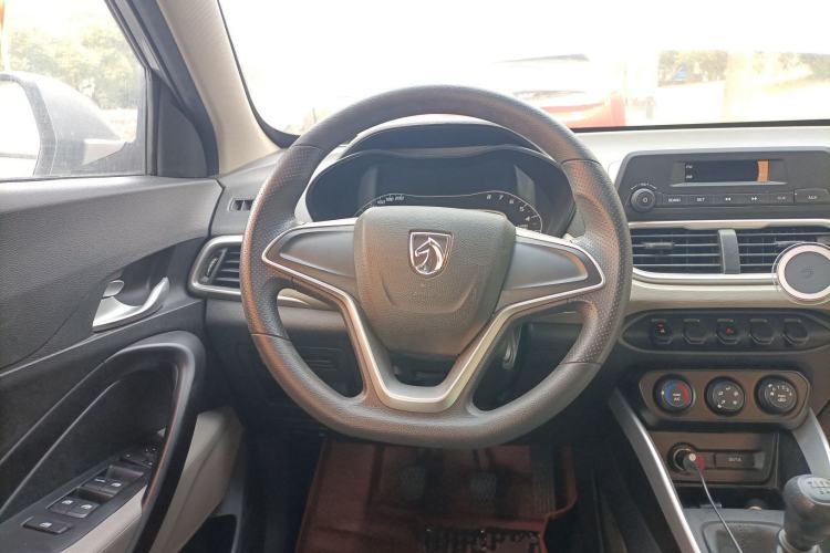 Used Baojun 510 2017 1.5L manual Comfort trim
