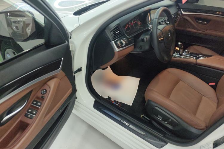 Used BMW 5 Series 2014 520i Elegant Edition
