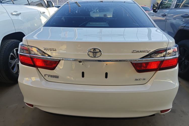 Used Toyota Camry 2016 2.0G 10th Anniversary Leading Edition
