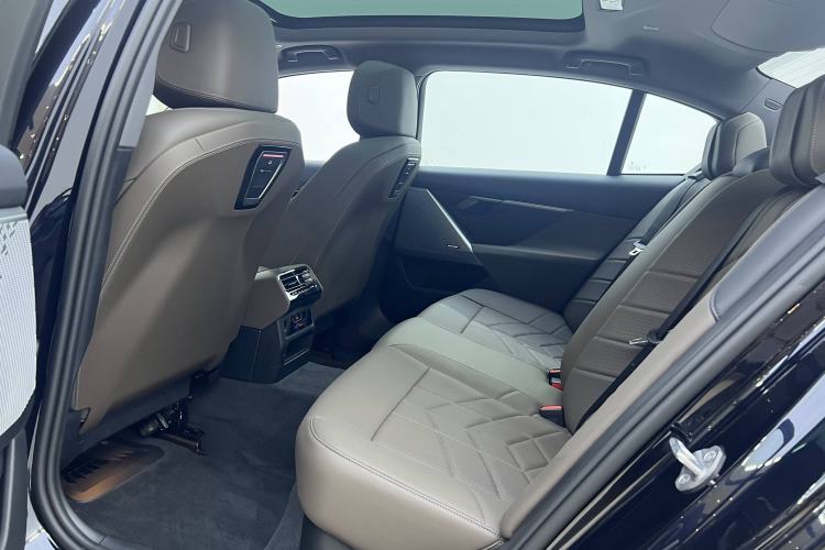 Used BMW 5 Series 2024 525Li Luxury Package
