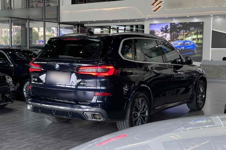 Used BMW X5 2022 xDrive 30Li Luxury M Sport Package
