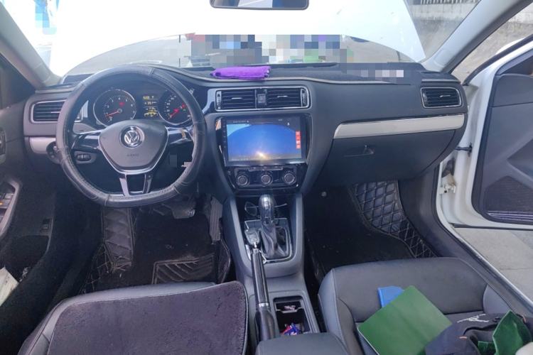 Used Volkswagen Sagitar 2015 1.6L Automatic Comfort Model

