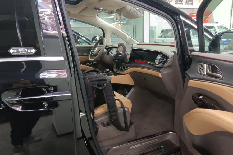 Used Denza D9 2022 DM-i 970 Four-Wheel Drive Flagship Model