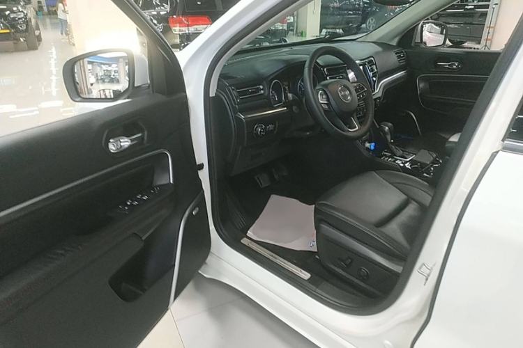 Used  Grand Commander 2018 2.0T Four-Wheel Drive Smart Enjoyment Version China V Emission Standard
