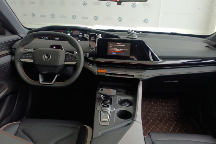 Used Changan UNI-V 2023 1.5T Prestige Model
