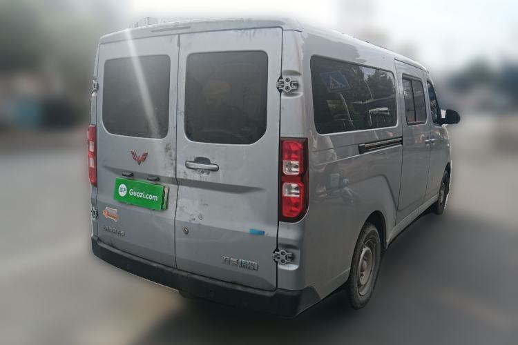 Used Wuling Yangguang 2024 300KM Comfort Version Passenger Van 75kW
