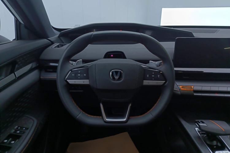 Used Changan UNI-V 2024 1.5T Smart Navigation Version

